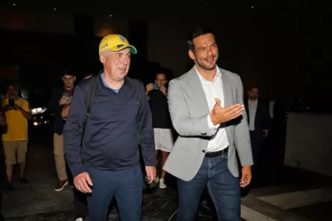 Chegada de Ancelotti ao Brasil movimenta torcedores e marca encontro com novo presidente da CBF